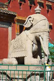 photo,material,free,landscape,picture,stock photo,Creative Commons,A XumiFushouTemple elephant image, An elephant, , monument, Tibetan Buddhism