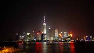 foto,tela,gratis,paisaje,fotografa,idea,Una vista de noche de Shangai, Tren de pelota de luz de este de reloj; una torre, Ro, Nen, Lo enciendo