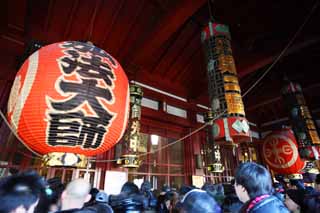 Foto, materiell, befreit, Landschaft, Bild, hat Foto auf Lager,Kawasakidaishi Omoto-Tempel, Neujahr besucht zu einem schintoistischen Schrein, Verehrer, Der sich vermehrende Buddhismus Groer Lehrer, Laterne