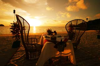 photo,material,free,landscape,picture,stock photo,Creative Commons,Sunset dinner, table, sandy beach, The setting sun, The shore
