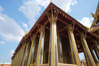 fotografia, materiale, libero il panorama, dipinga, fotografia di scorta,Un pilastro del Tempio dello Smeraldo Budda sala principale di un tempio buddista, Oro, Budda, Tempio dello smeraldo Budda, Facendo il turista