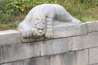 photo,material,free,landscape,picture,stock photo,Creative Commons,A stone statue of Kyng-bokkung, stone statue, An animal, river, sculpture