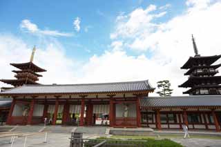 Foto, materiell, befreit, Landschaft, Bild, hat Foto auf Lager,Yakushi-ji Temple-Tor baute zwischen dem Haupttor und dem Haupthaus der Palast-entworfenen Architektur in der Fujiwara-Periode, Ich werde in roten gemalt, Der Buddha vom Verheilen, Buddhistisches Mnchskloster, Chaitya