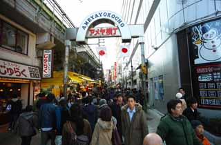 photo,material,free,landscape,picture,stock photo,Creative Commons,Ameyoko-cho Arcade, national flag, crowd, Shopping, Good bargain