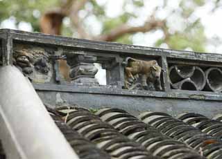 photo,material,free,landscape,picture,stock photo,Creative Commons,Yuyuan Garden roof sculpture, Joss house garden, cow, An animal, Chinese building
