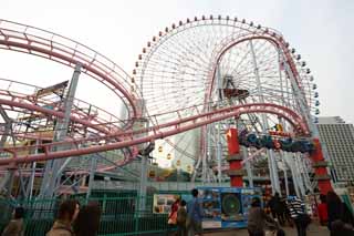 photo,material,free,landscape,picture,stock photo,Creative Commons,Yokohama Cosmo world, Cosmo clock 21, sightseeing spot, roller coaster, Ferris wheel
